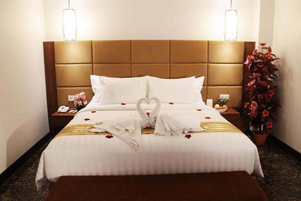 Atrium Premiere Cilacap Exteriör bild
