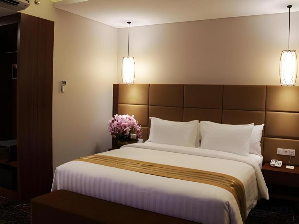 Atrium Premiere Cilacap Exteriör bild