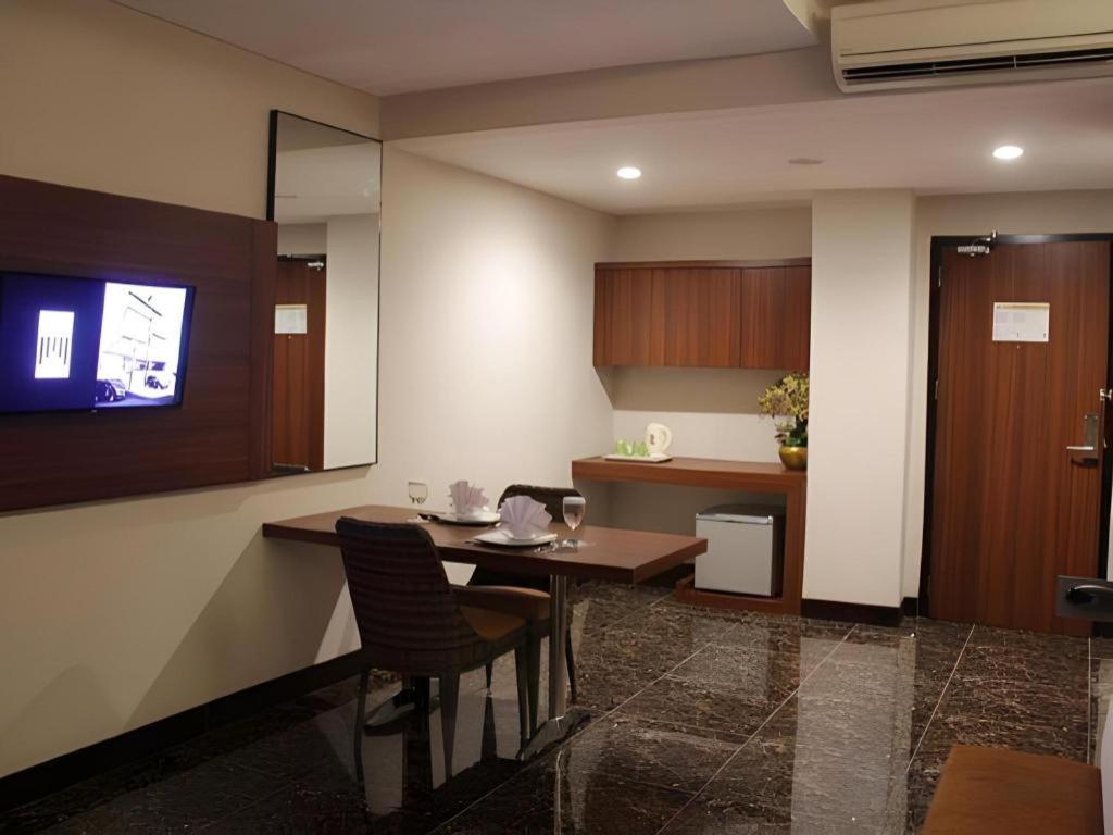 Atrium Premiere Cilacap Exteriör bild