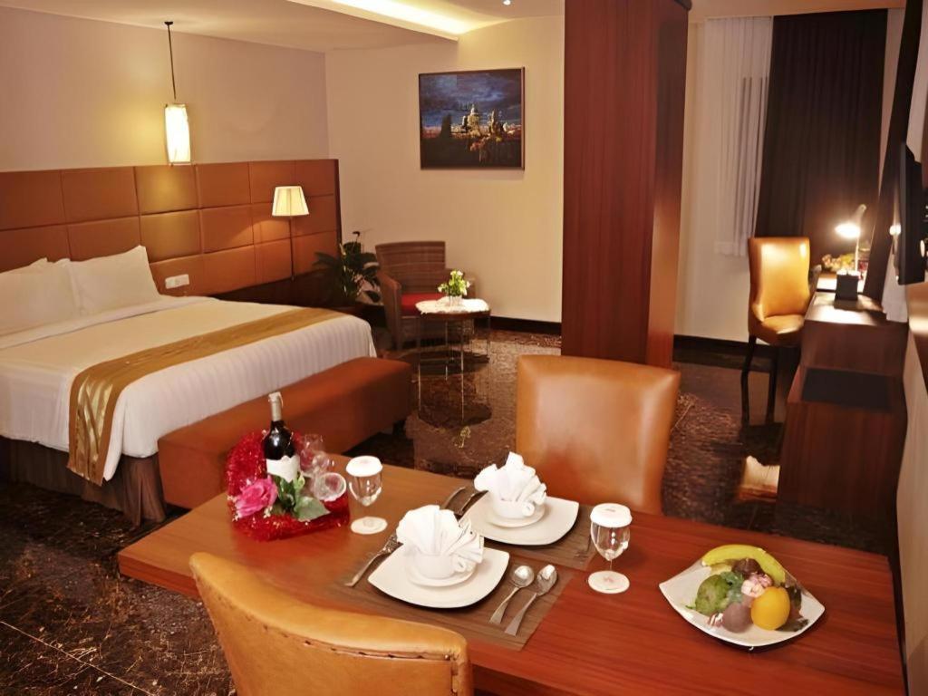 Atrium Premiere Cilacap Exteriör bild