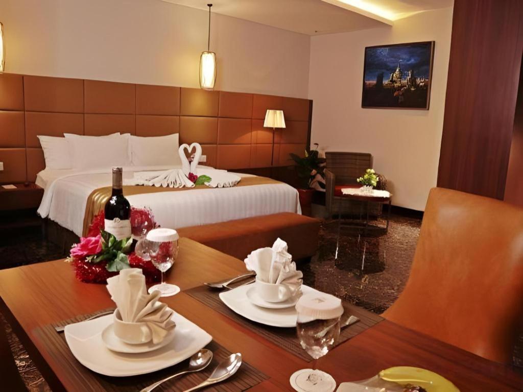 Atrium Premiere Cilacap Exteriör bild