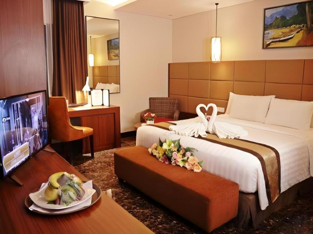 Atrium Premiere Cilacap Exteriör bild