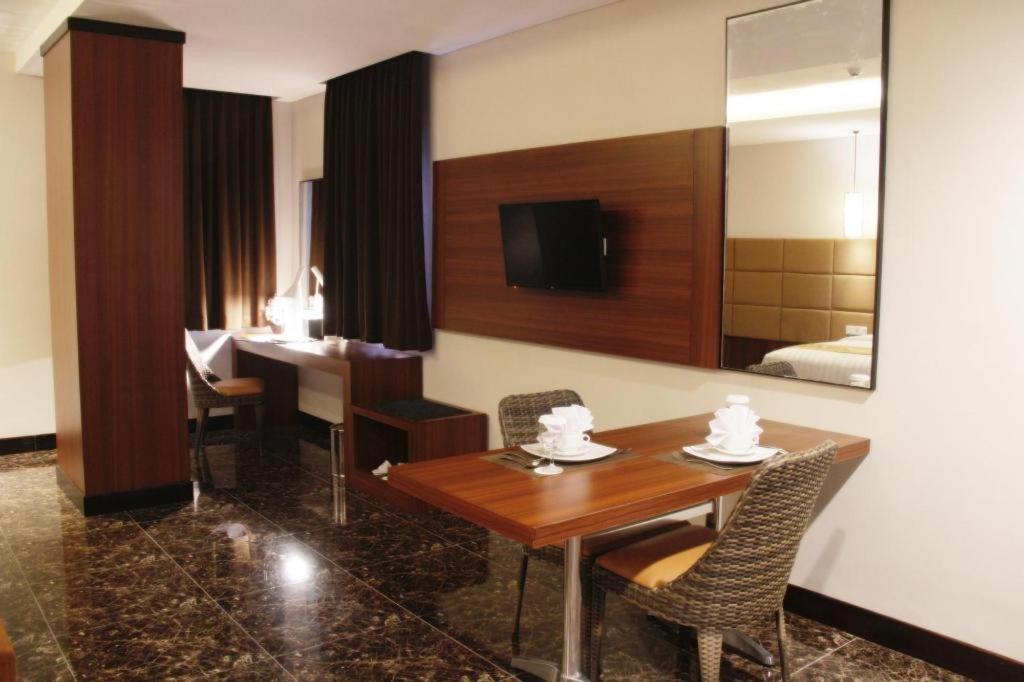 Atrium Premiere Cilacap Exteriör bild