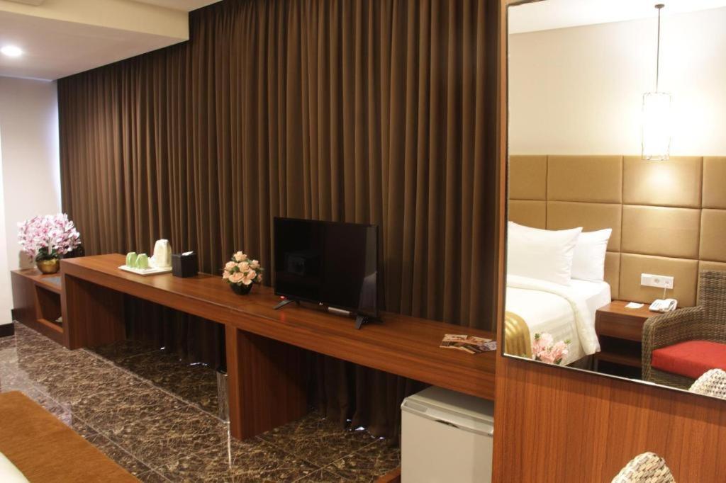 Atrium Premiere Cilacap Exteriör bild