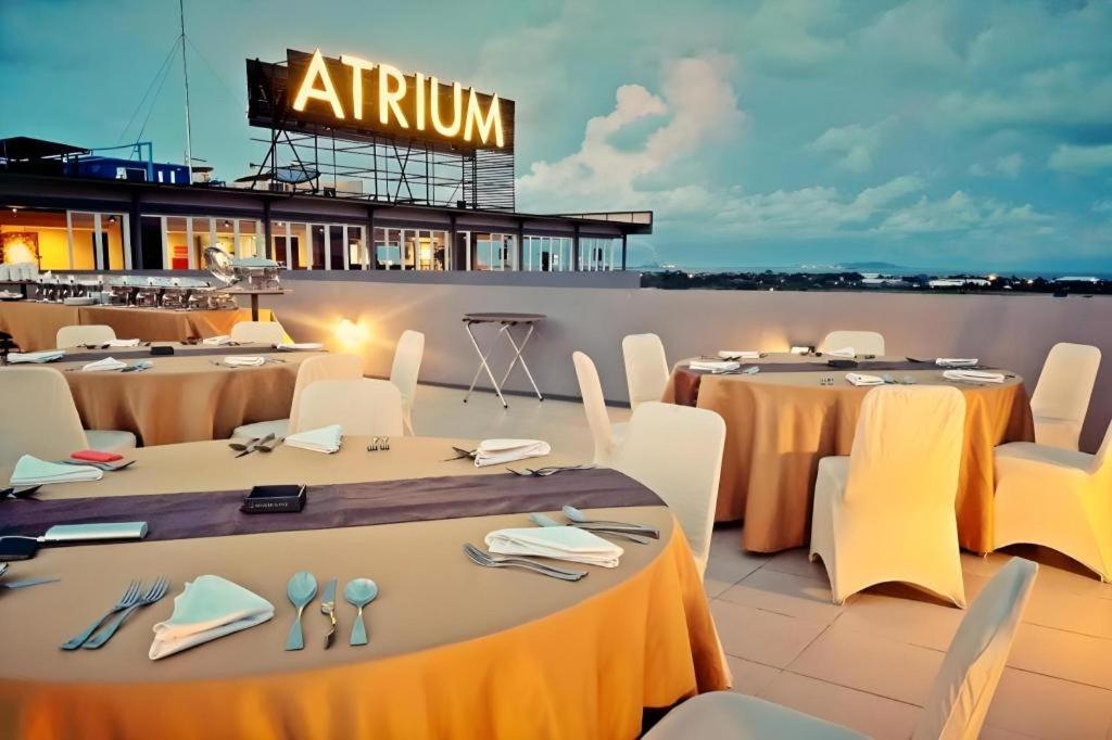Atrium Premiere Cilacap Exteriör bild