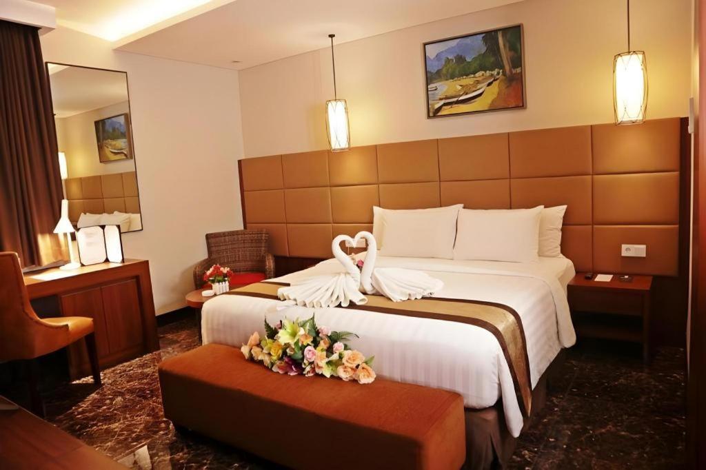 Atrium Premiere Cilacap Exteriör bild