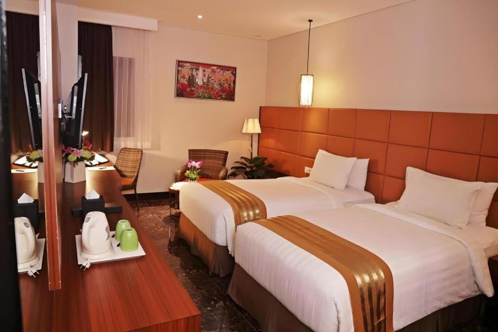 Atrium Premiere Cilacap Exteriör bild