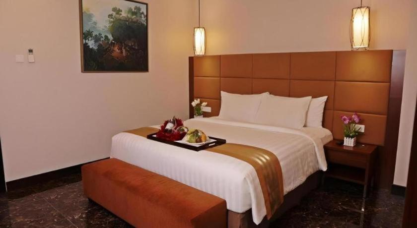Atrium Premiere Cilacap Exteriör bild