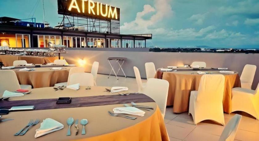 Atrium Premiere Cilacap Exteriör bild