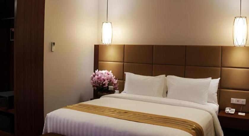 Atrium Premiere Cilacap Exteriör bild