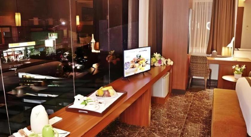 Atrium Premiere Cilacap Exteriör bild