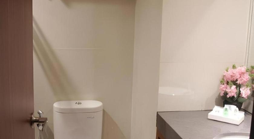 Atrium Premiere Cilacap Exteriör bild
