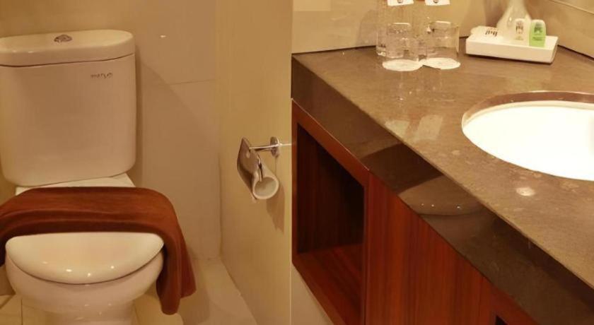 Atrium Premiere Cilacap Exteriör bild