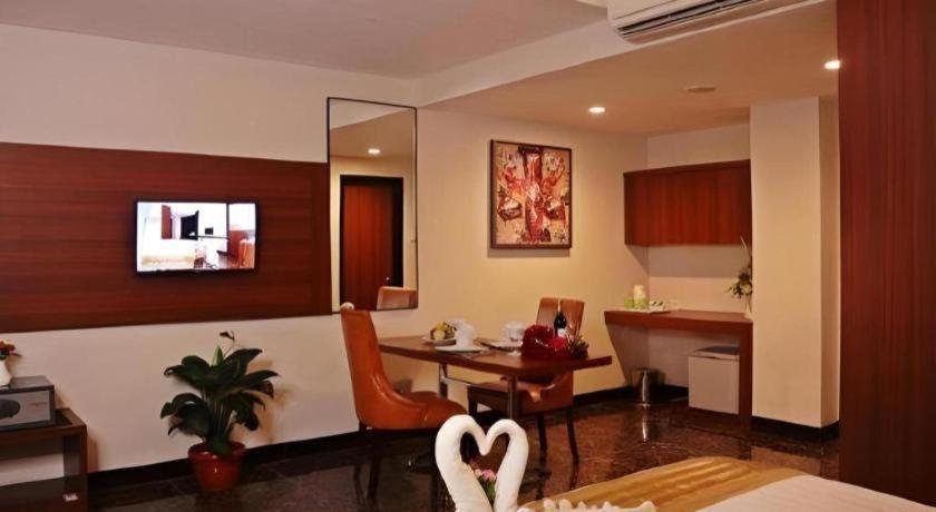 Atrium Premiere Cilacap Exteriör bild