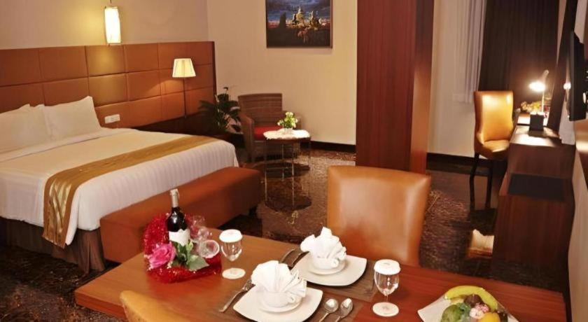 Atrium Premiere Cilacap Exteriör bild
