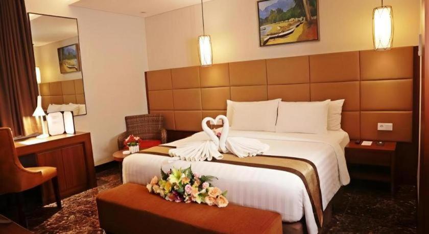 Atrium Premiere Cilacap Exteriör bild