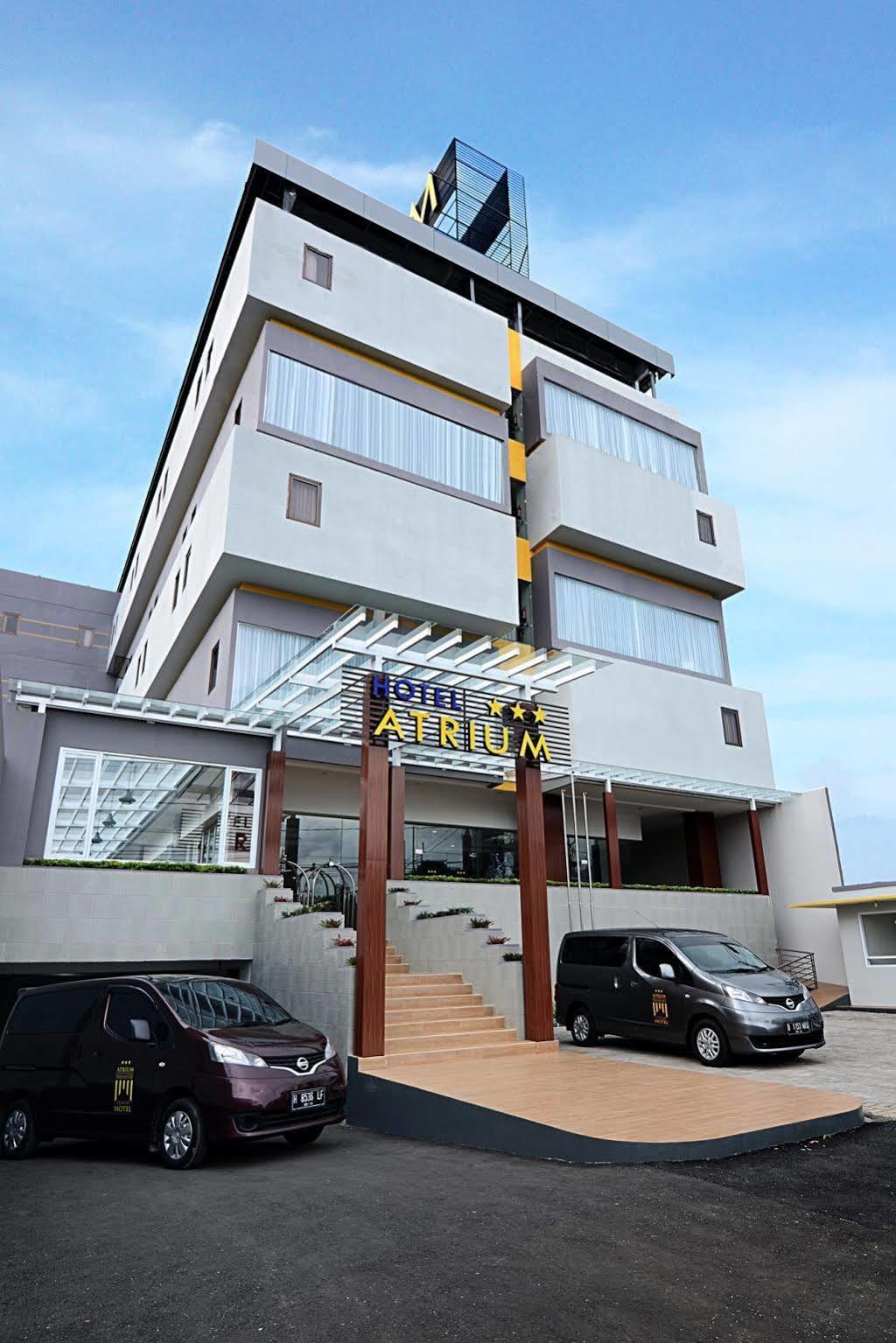 Atrium Premiere Cilacap Exteriör bild