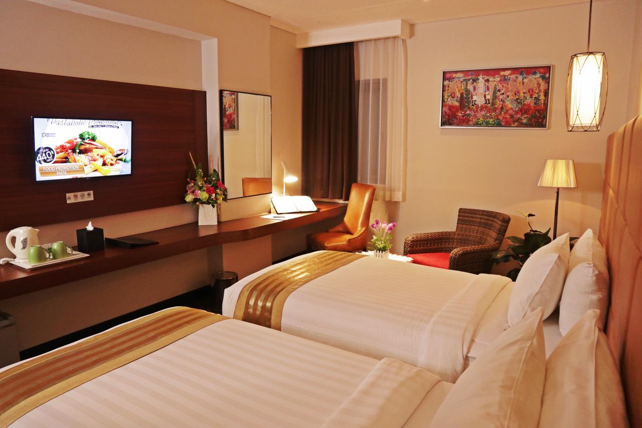 Atrium Premiere Cilacap Exteriör bild