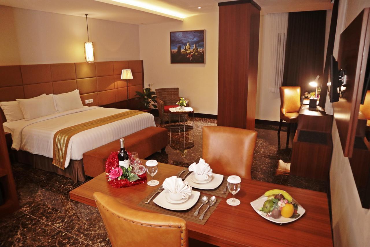 Atrium Premiere Cilacap Exteriör bild